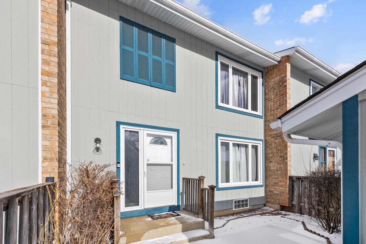 237 Pinewood Ln., Bloomingdale, IL 60108