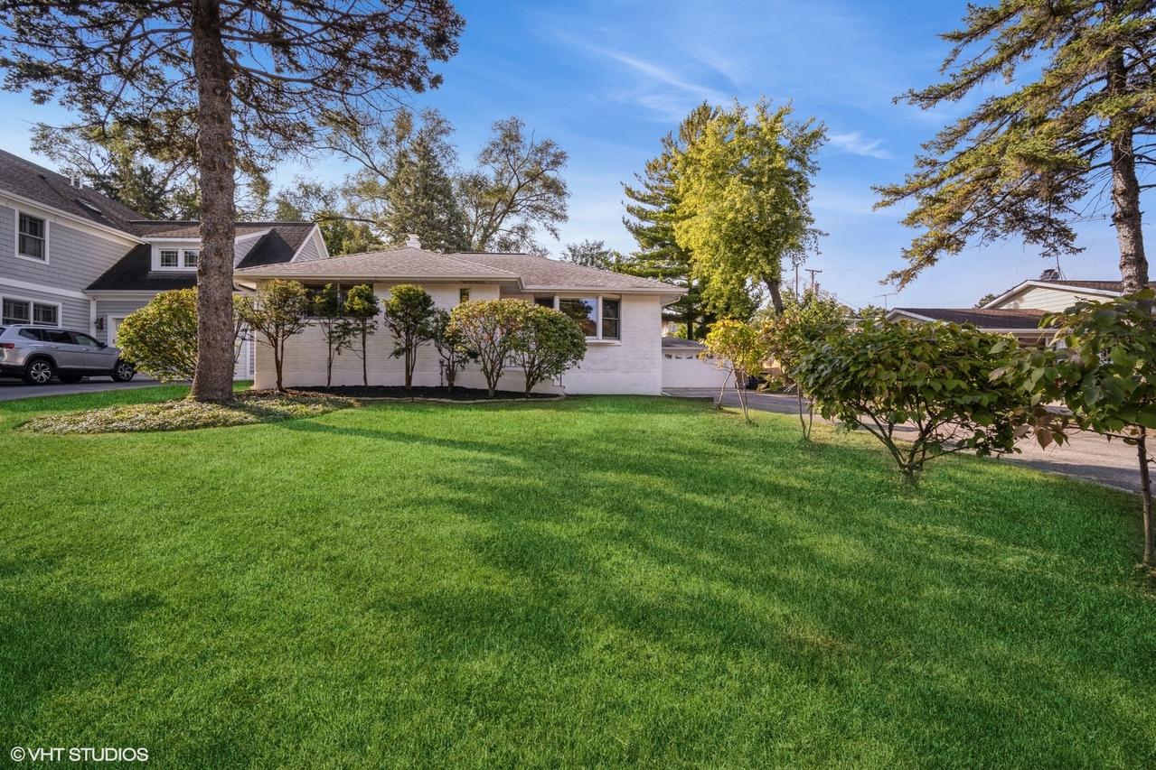 119 E Ellis Ave., Libertyville, IL 60048