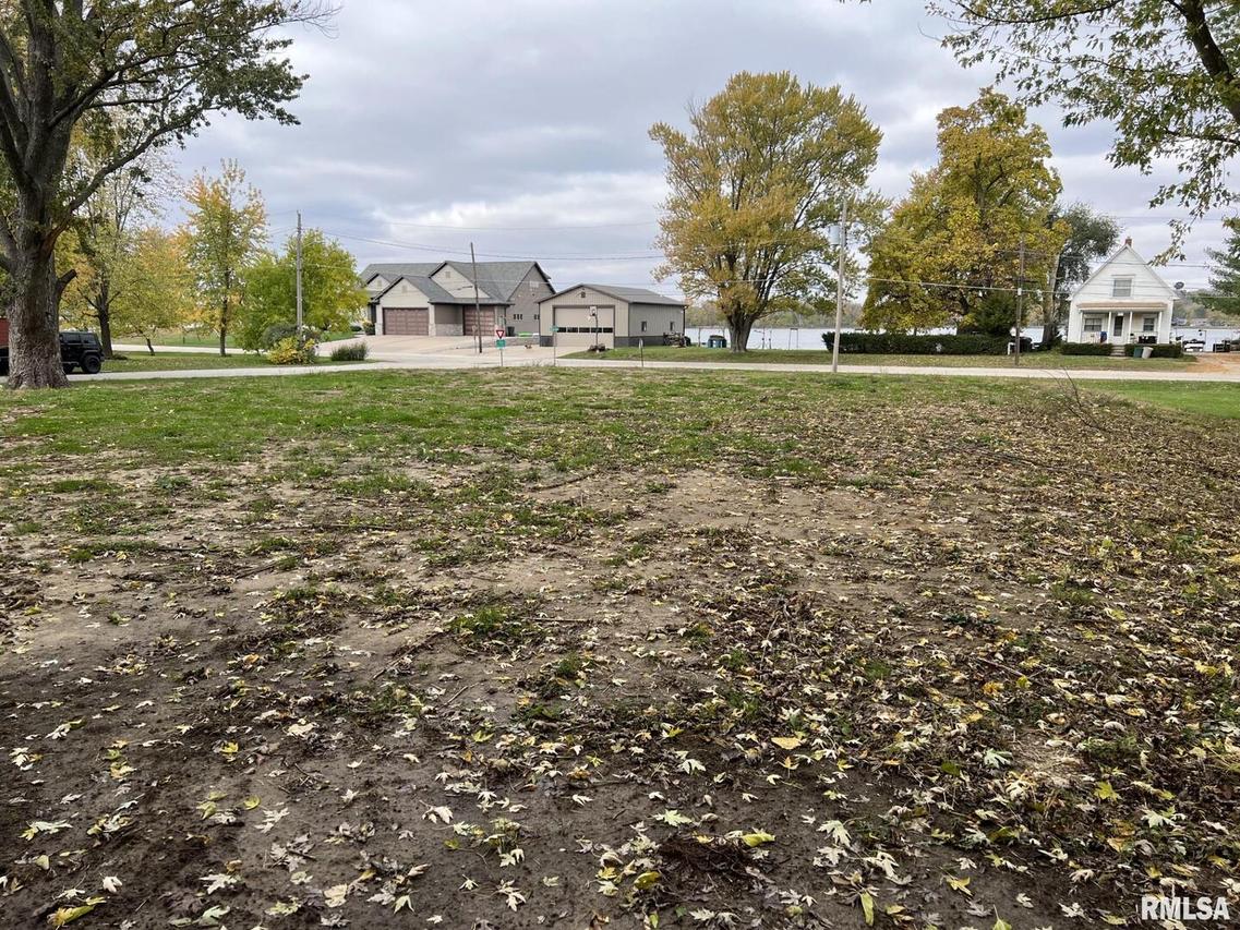 115 8th St., Hampton, IL 61256