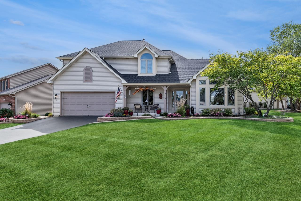 717 Clarendon Ln., Aurora, IL 60504