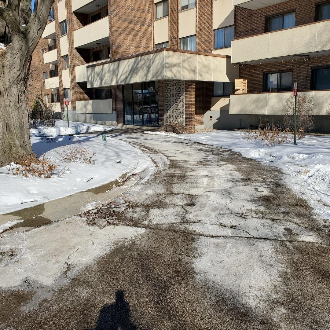 9242 Gross Point Rd. #107, Skokie, IL 60077