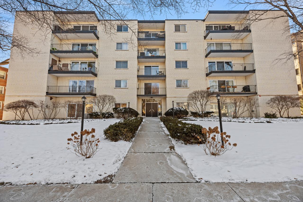 820 Oakton St. #2C, Evanston, IL 60202