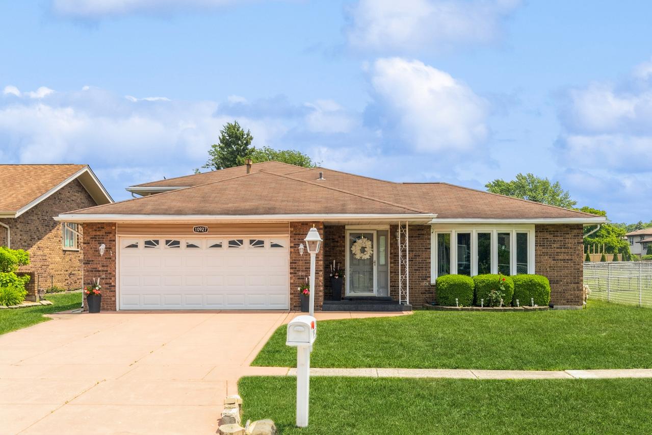 10927 S Circle Dr., Palos Hills, IL 60465
