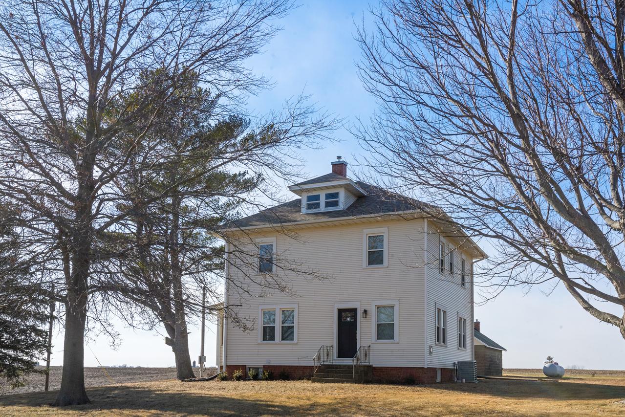 18433 E 1300th St., Geneseo, IL 61254