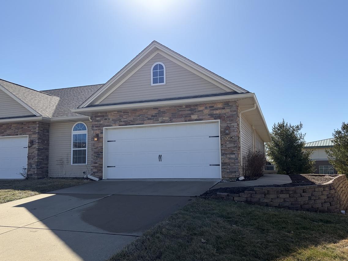 1709 Timber Wolf Ln. #C, Mahomet, IL 61853