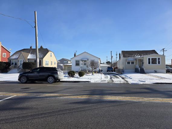 New Homes with Master Bedrooms on the 1st Floor That Attend East Leyden High School: January 17th to January 23rd