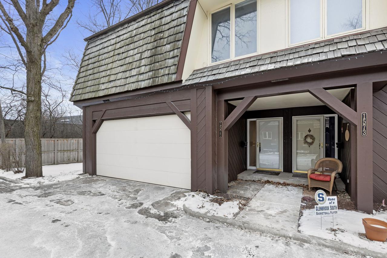 1571 Winnetka Rd., Glenview, IL 60025