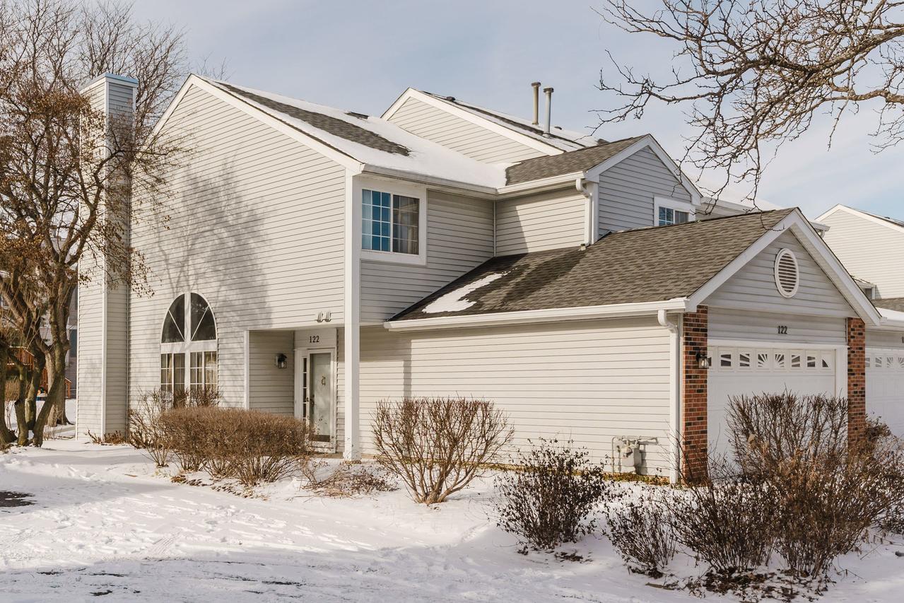 122 Brittany Dr., Streamwood, IL 60107