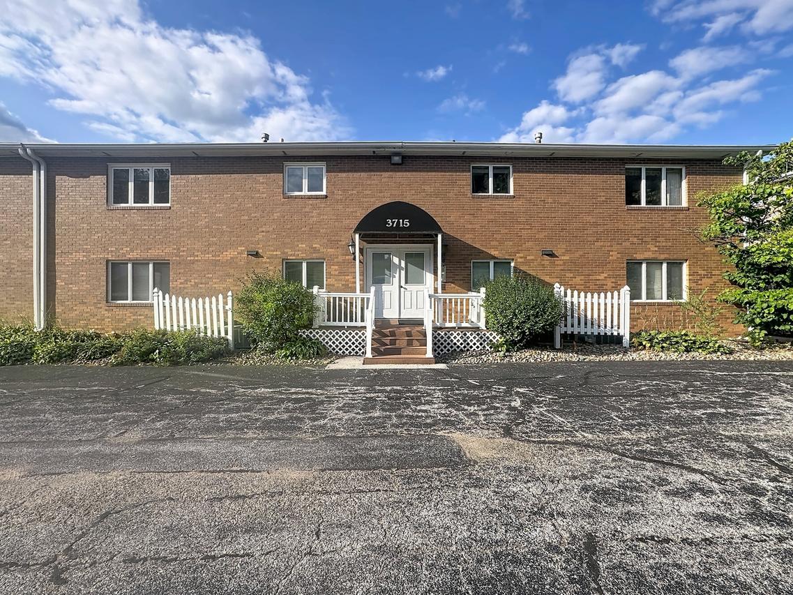 3715 35th St. #3, Moline, IL 61265