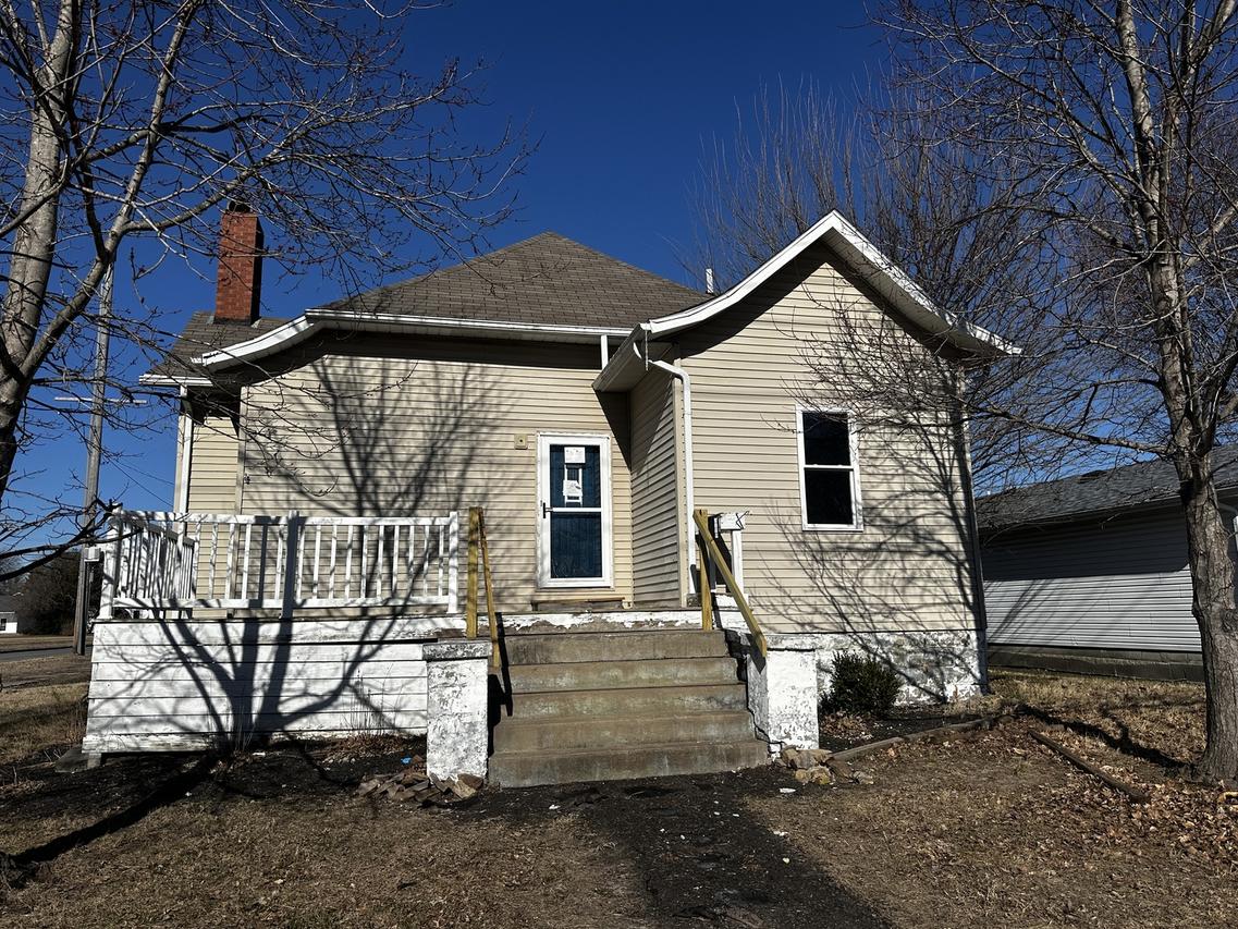 1001 E Oak St., West Frankfort, IL 62896