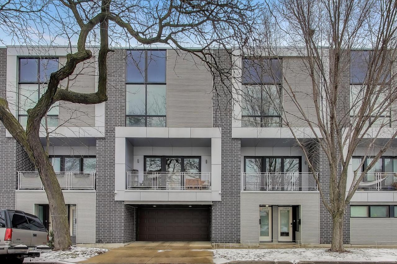 2005 N Albany Ave., Chicago, IL 60647