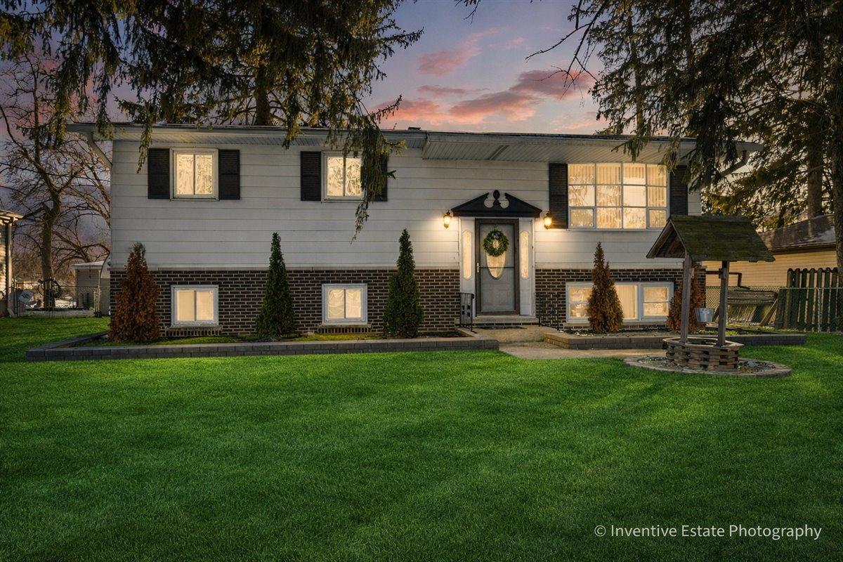 17W645 Lorraine Ave., Addison, IL 60101