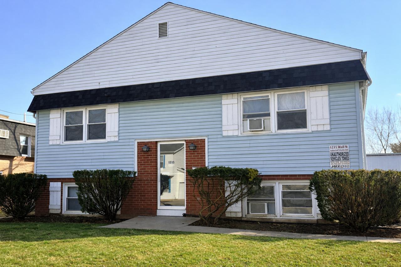 1215 Wall St., Normal, IL 61761