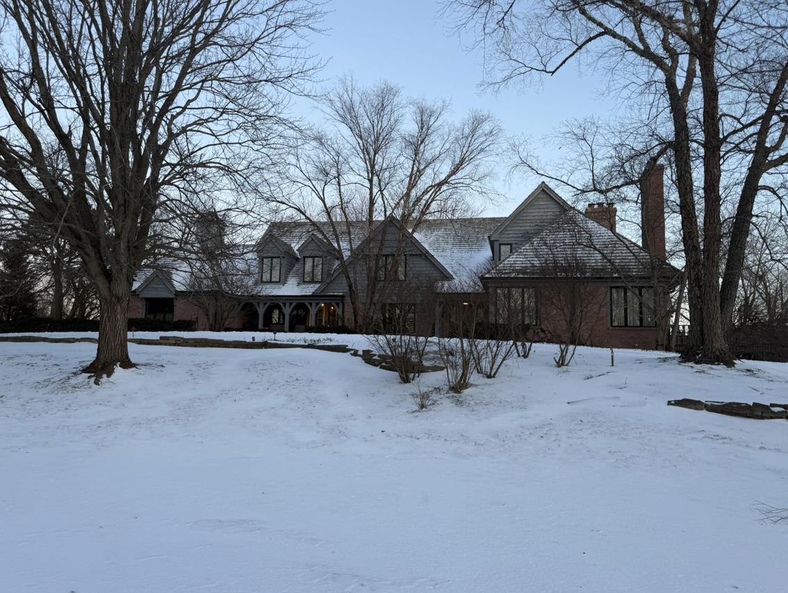 1647 Balmoral Cir., Inverness, IL 60067