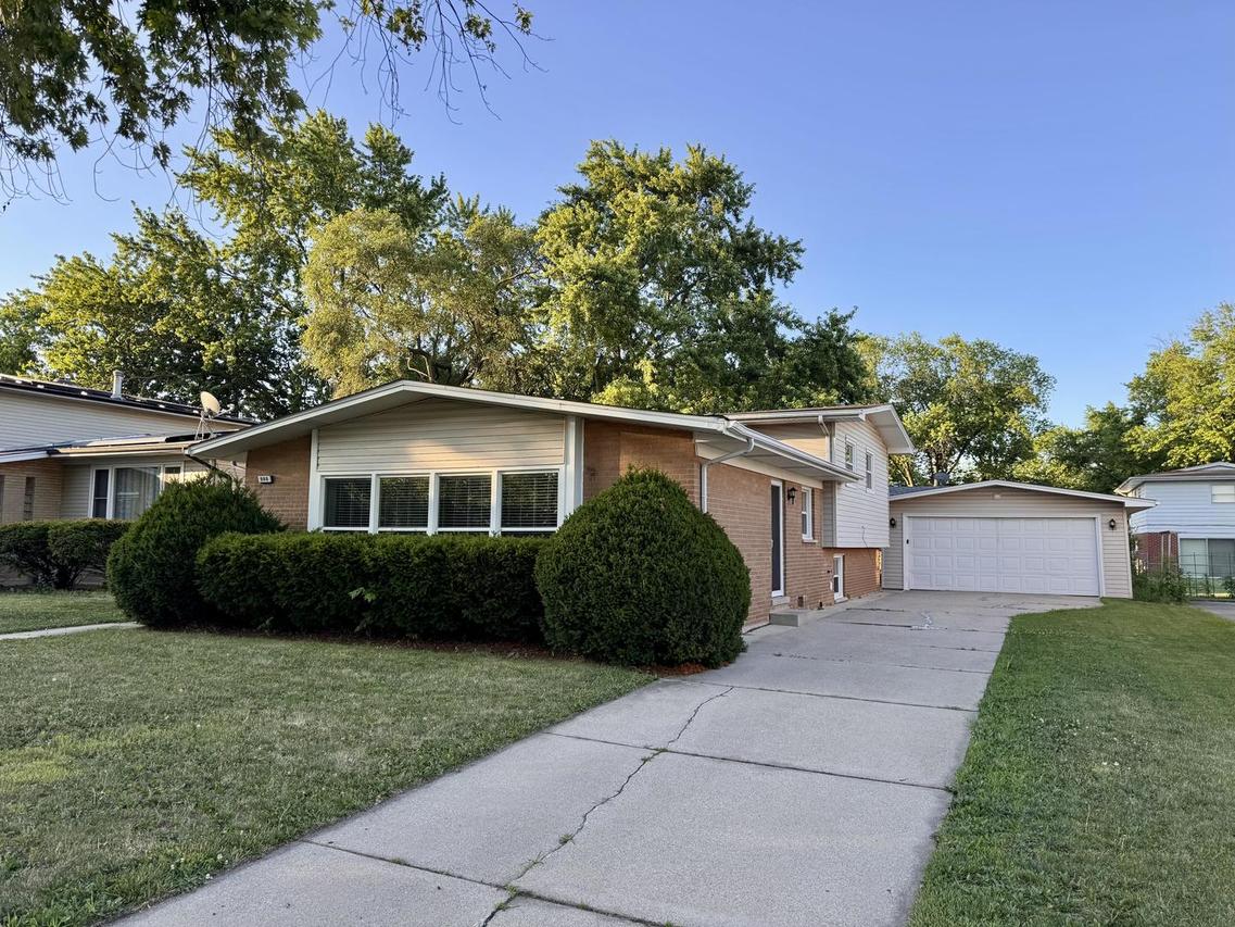 900 W Strieff Ln., Glenwood, IL 60425