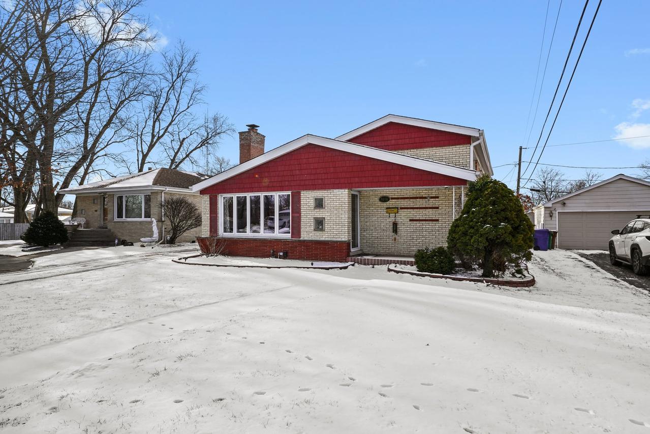 9016 S 48th Ct., Oak Lawn, IL 60453