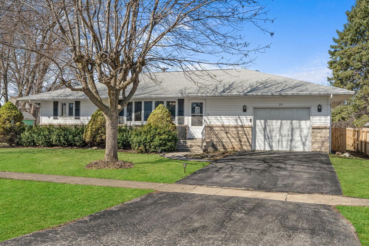 29 W Oak St., Piper City, IL 60959