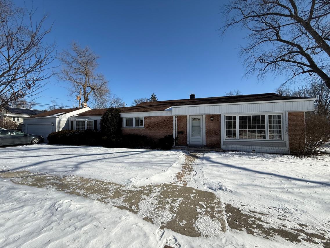 2444 Oak Ave., Northbrook, IL 60062