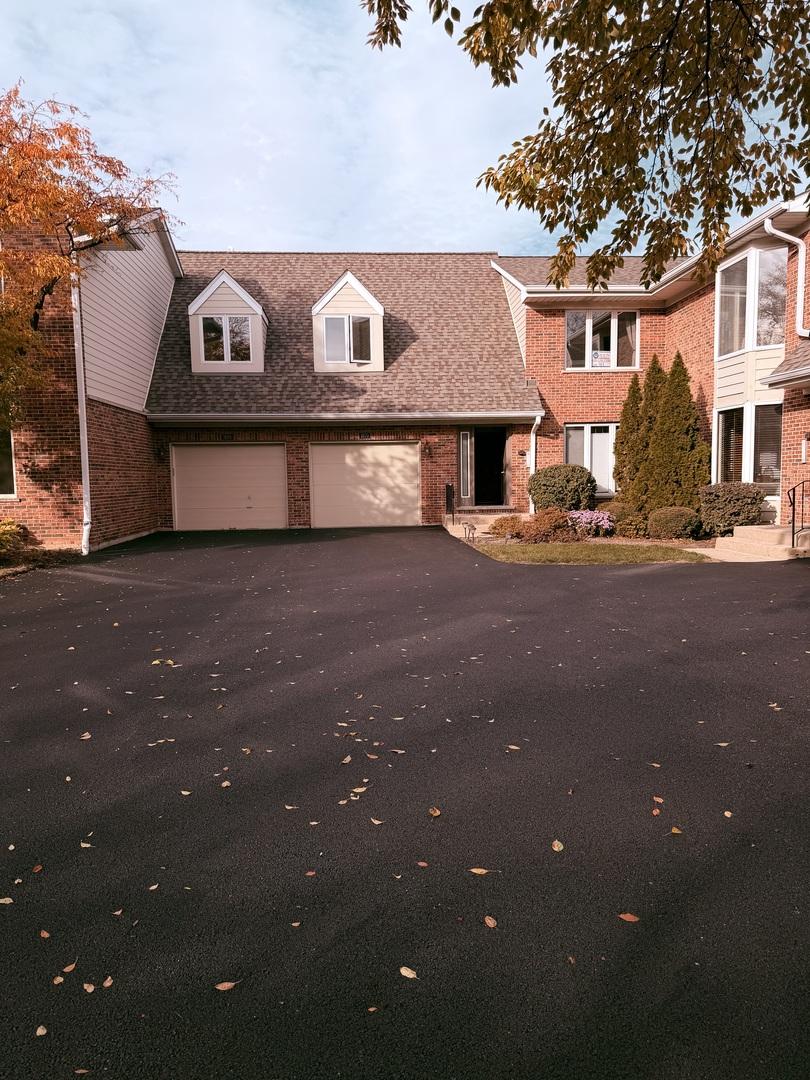 1670 N Douglas Ct., Arlington Heights, IL 60004