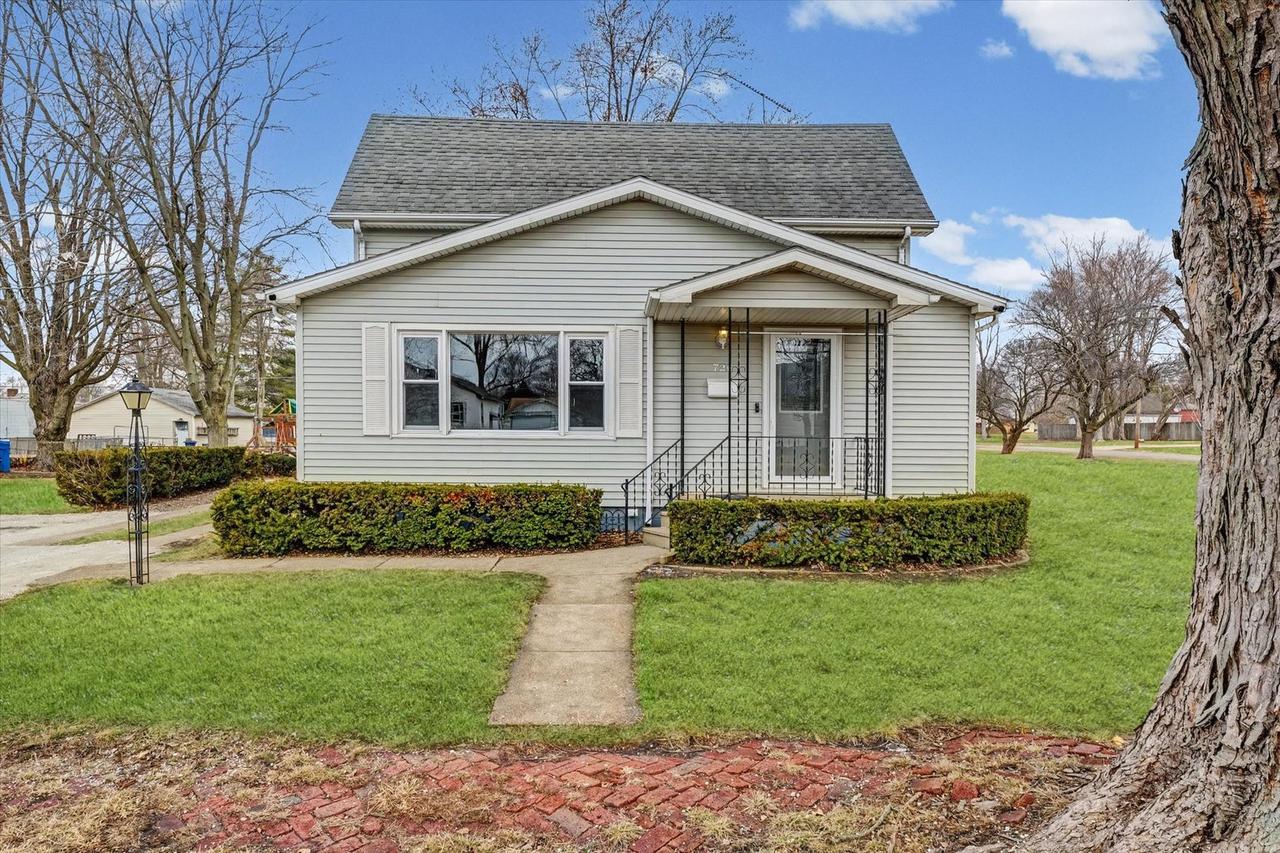 726 E Thompson Ave., Hoopeston, IL 60942