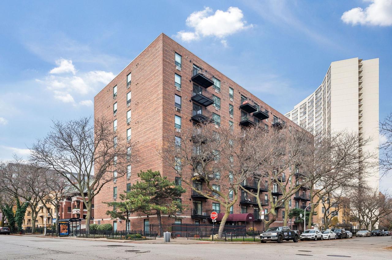 3900 N Pine Grove Ave. #914, Chicago, IL 60613