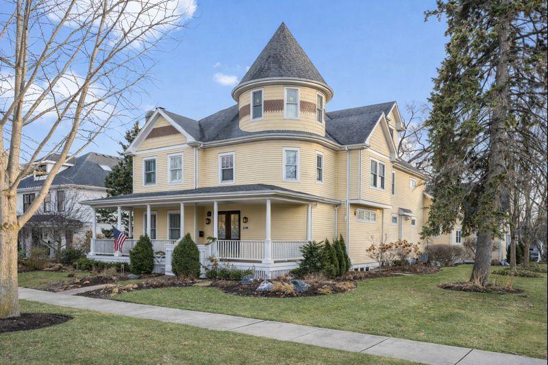 340 Spring Ave., Naperville, IL 60540