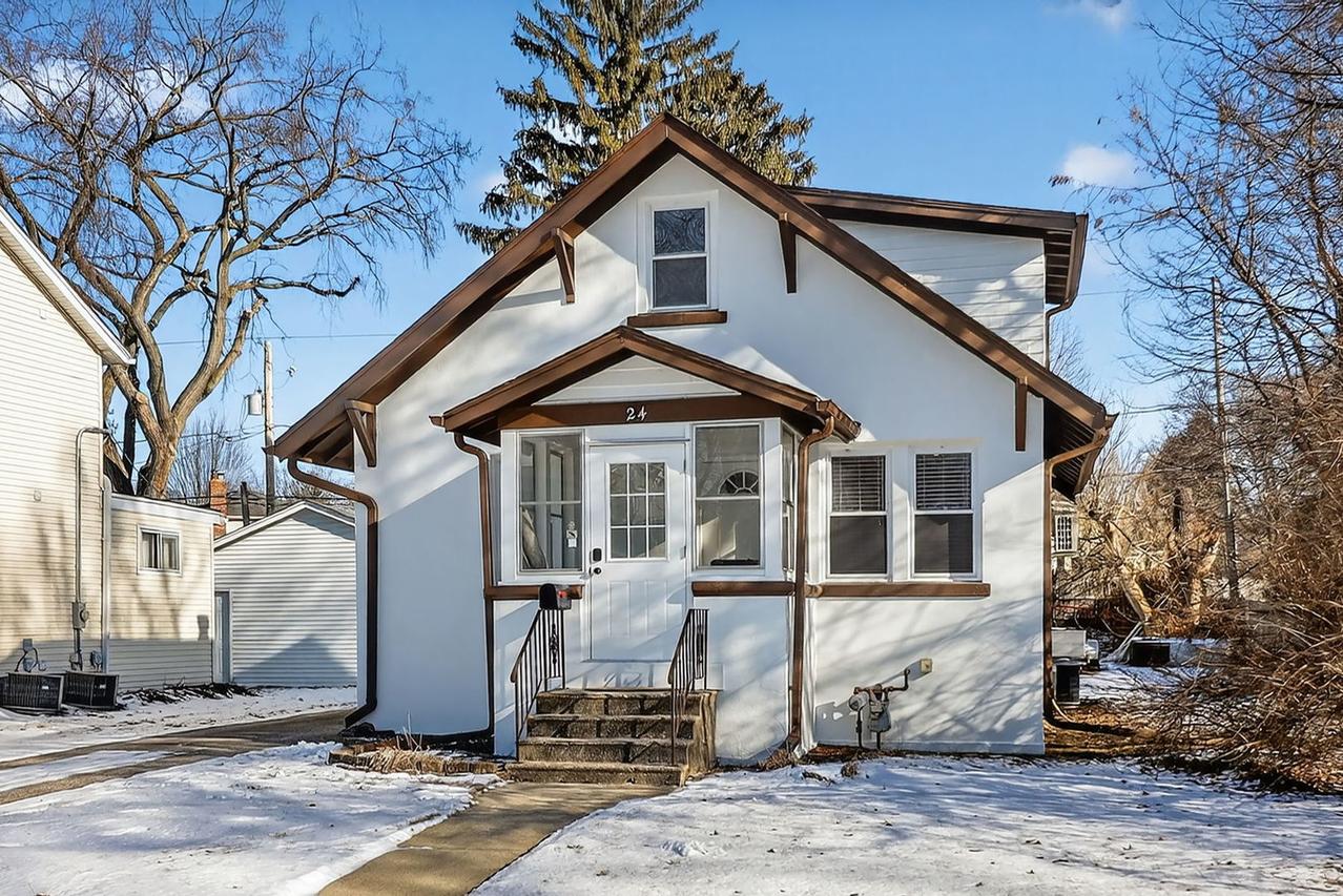 24 S Huffman St., Naperville, IL 60540