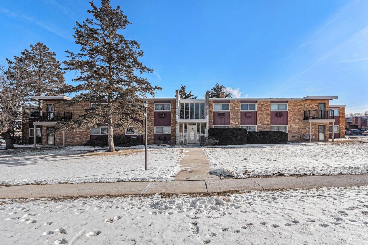 1320B Lore Ln. #208, Lombard, IL 60148