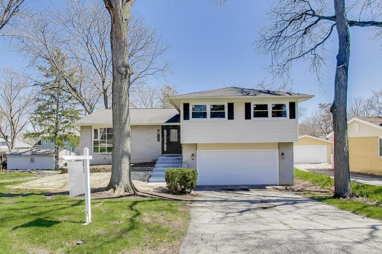 123 Kainer Ave., Barrington, IL 60010
