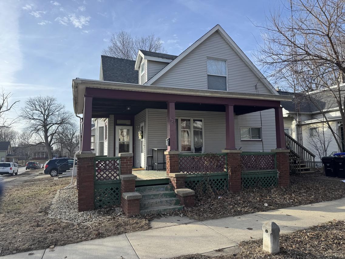 307 S Mclean St., Bloomington, IL 61701