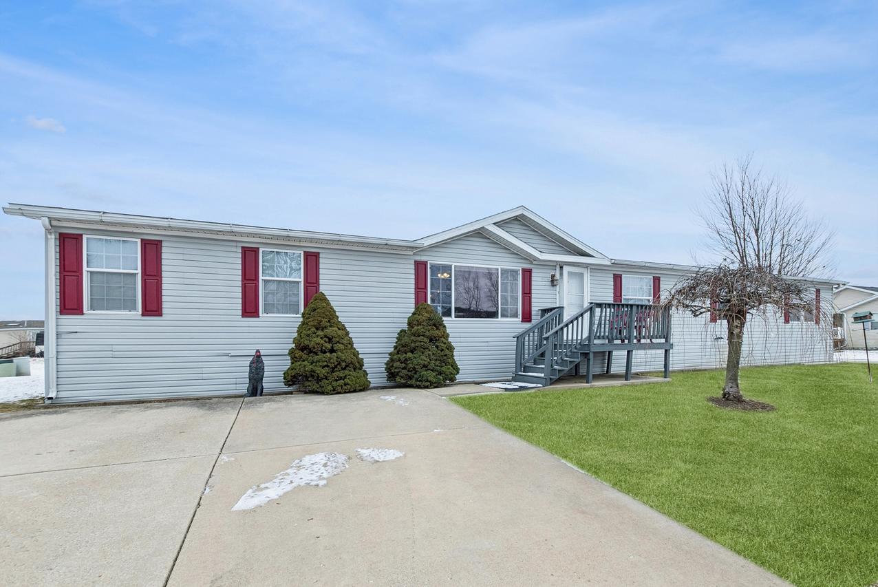 194 Sparrow Dr., Lynwood, IL 60411