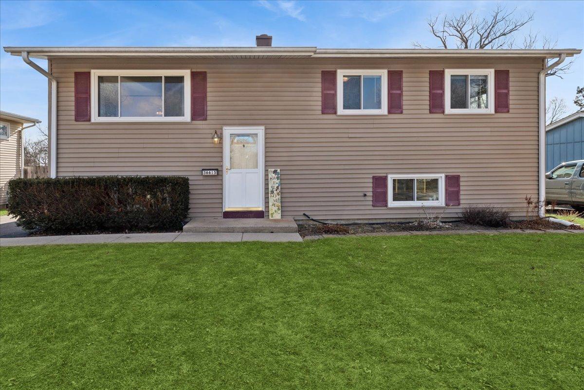 36615 N Streamwood Dr., Gurnee, IL 60031