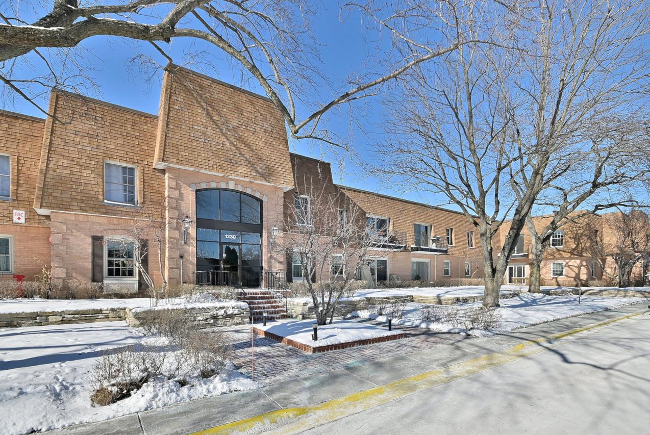 1230 Park Ave. #225, Highland Park, IL 60035