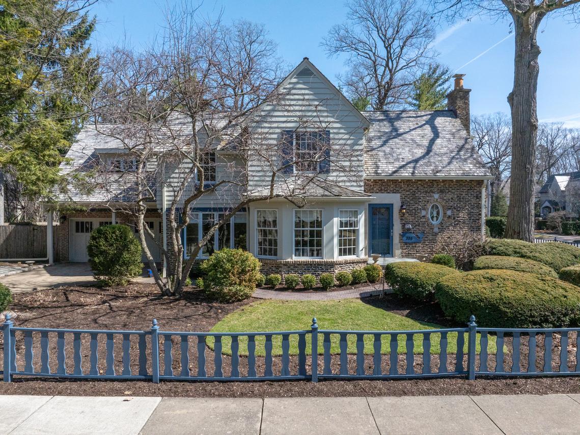 333 Simpson St., Lake Bluff, IL 60044