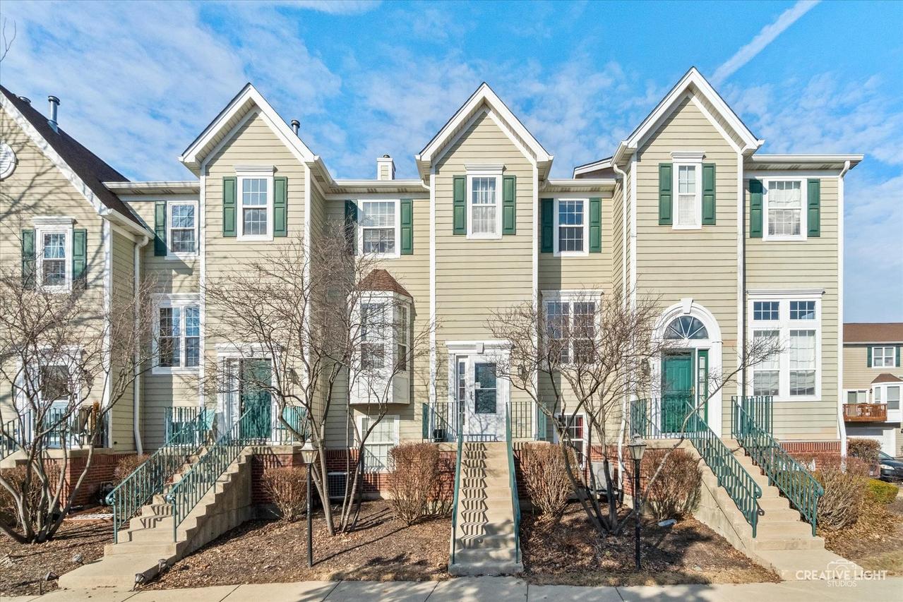 2422 Courtyard Cir. #2, Aurora, IL 60506