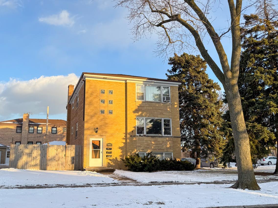 8707 N Oketo Ave., Niles, IL 60714