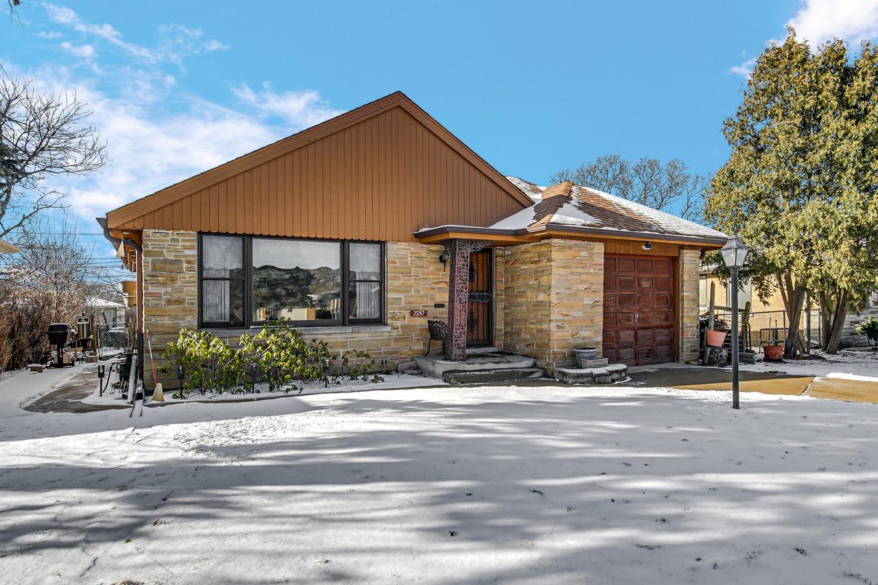 7050 N Keating Ave., Lincolnwood, IL 60712