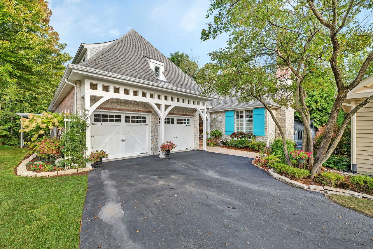 719 Stonebridge Rd., Frankfort, IL 60423