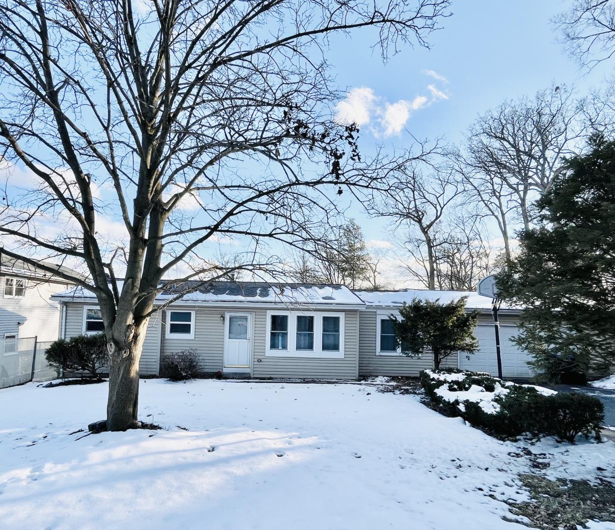 8819 Pine Ave., Wonder Lake, IL 60097