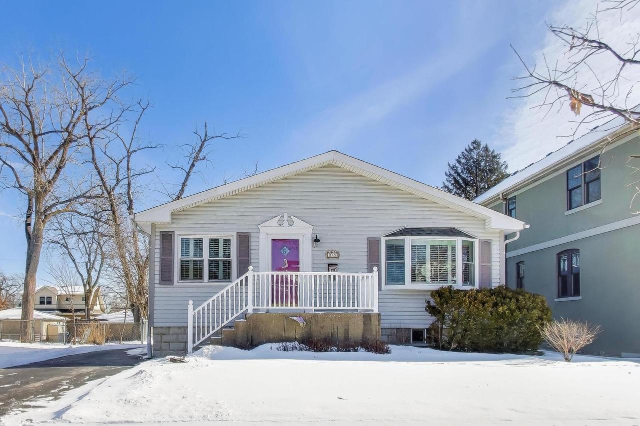 365 N Walnut St., Elmhurst, IL 60126