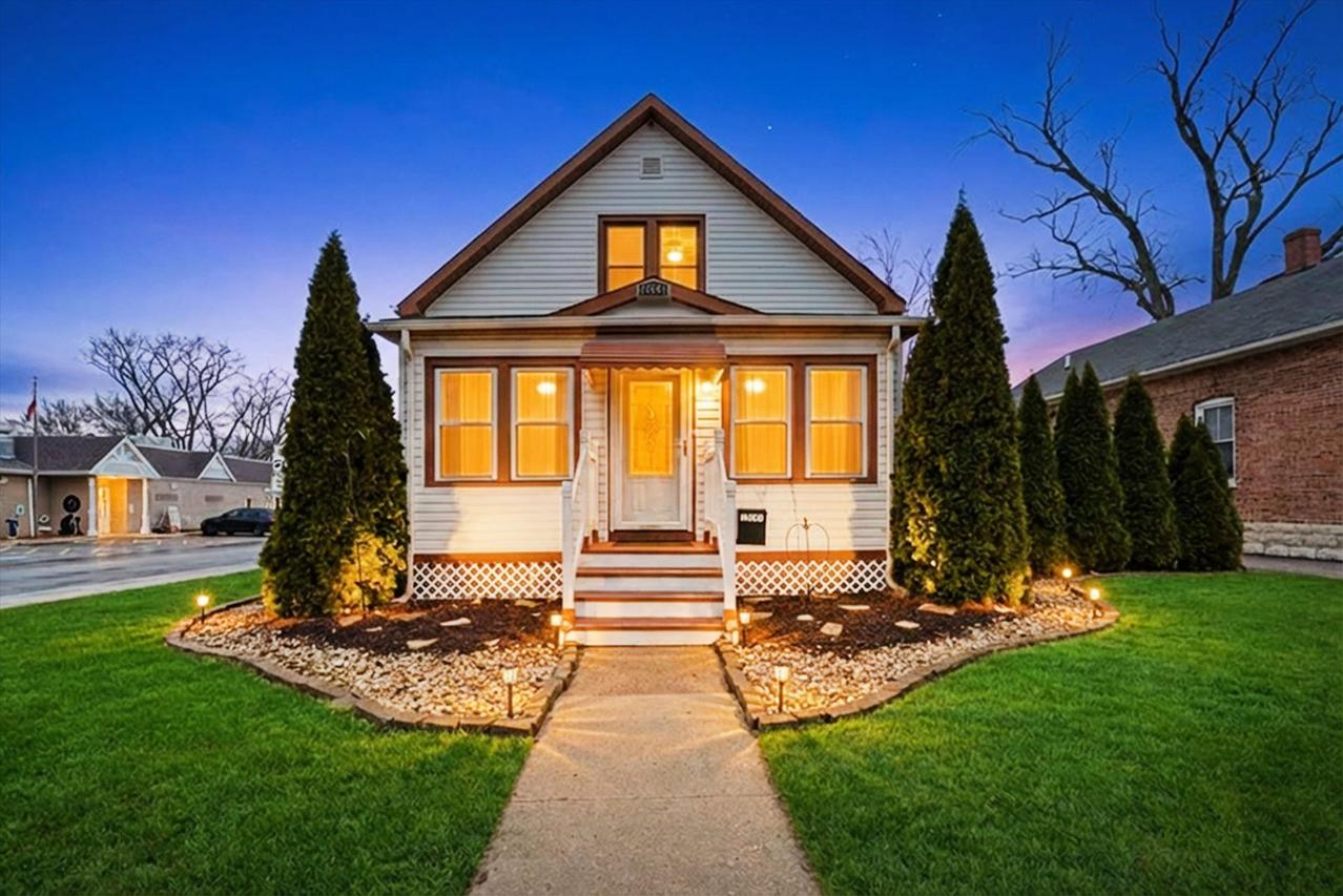 17201 Oak Park Ave., Tinley Park, IL 60477