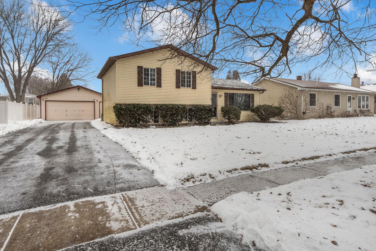 809 Thompson Ave., Winthrop Harbor, IL 60096