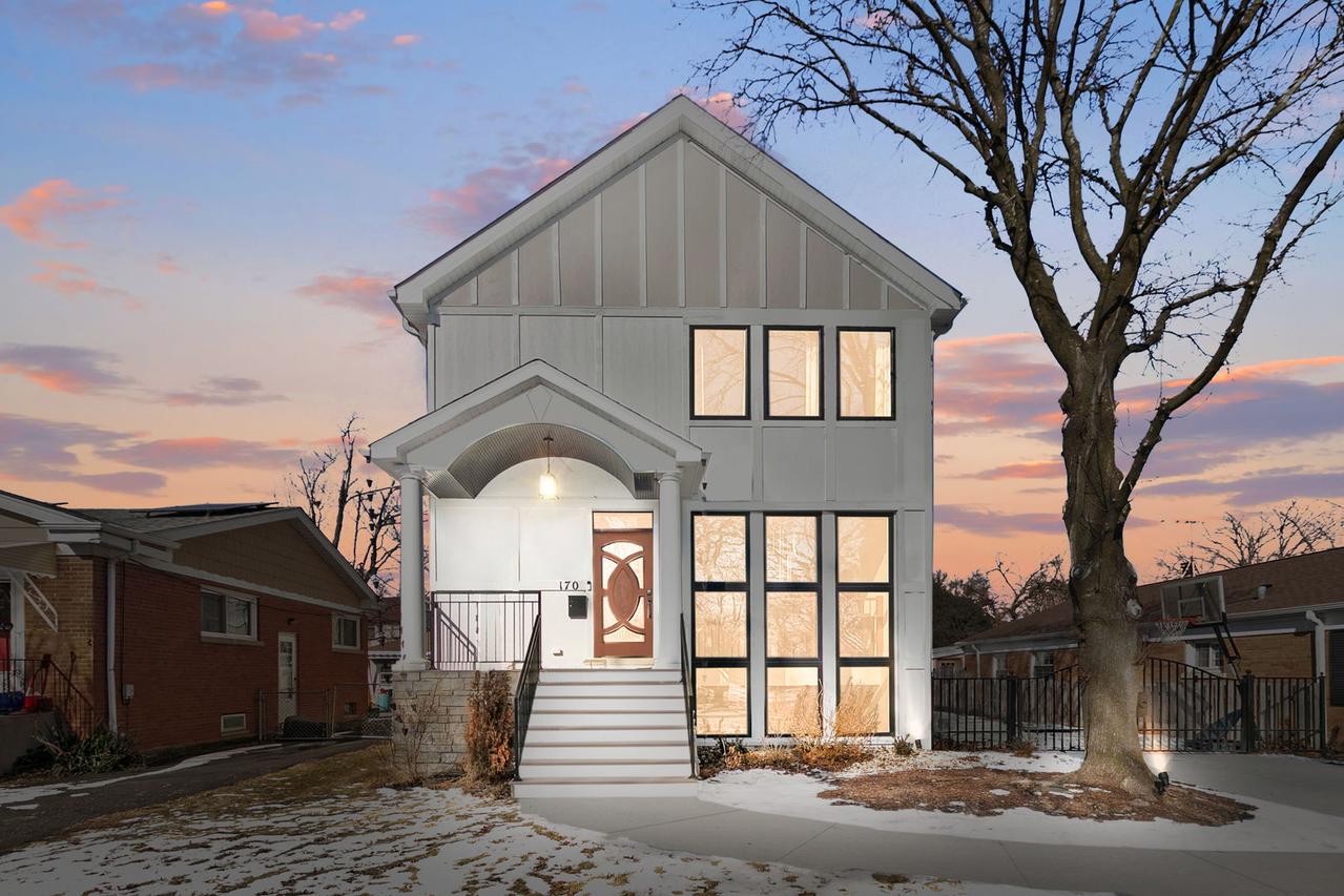 170 W Burlington St., Riverside, IL 60546