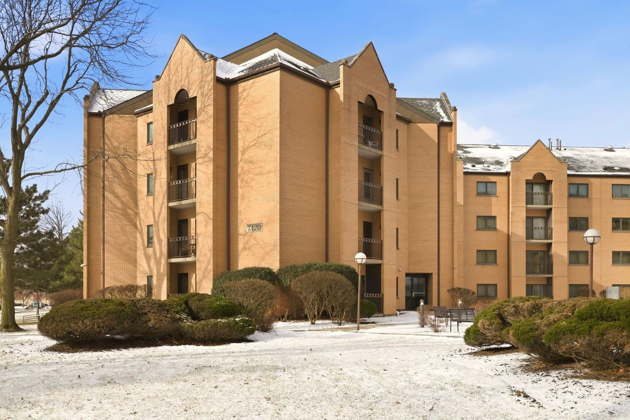 7420 W Lawrence Ave. #212, Harwood Heights, IL 60706