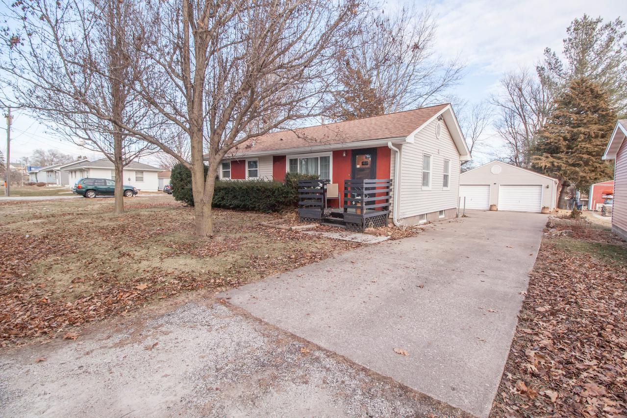 20 6 St., Matherville, IL 61263