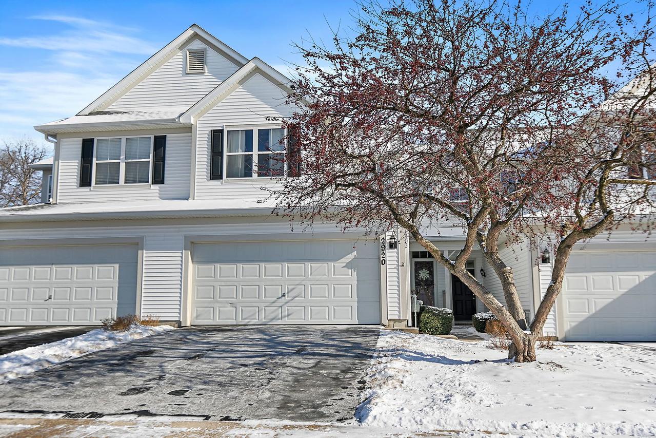 2920 Langston Cir., St. Charles, IL 60175