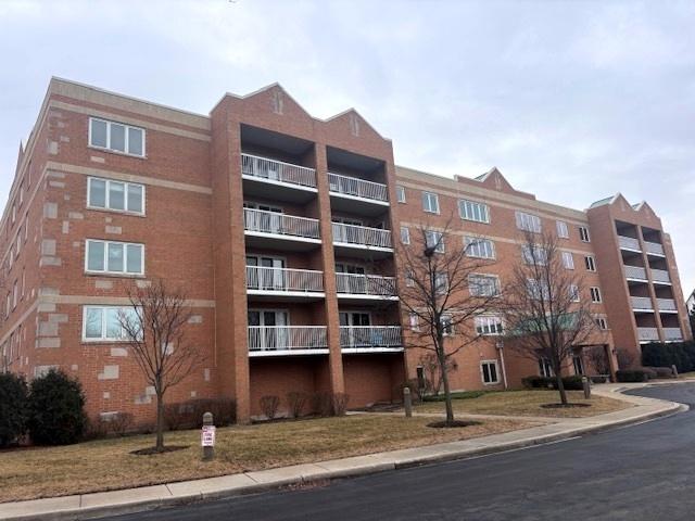 7450 N Waukegan Rd. #401, Niles, IL 60714
