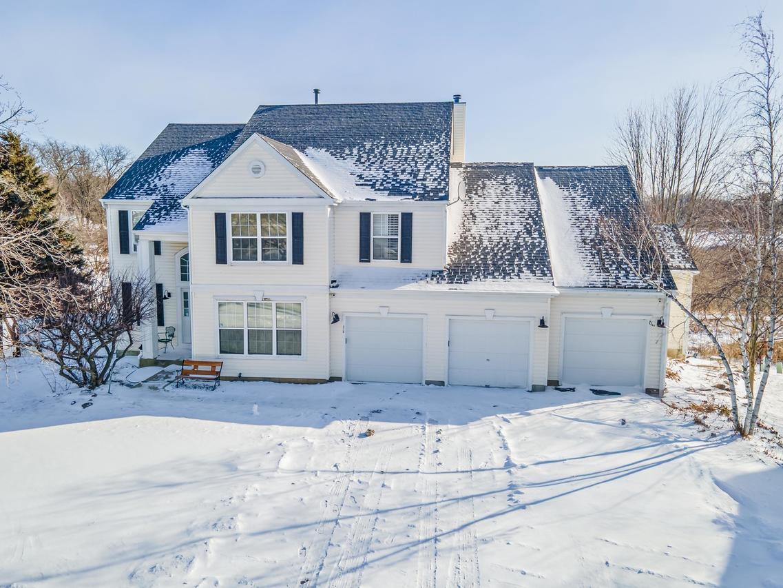 205 Shipland Dr., Crystal Lake, IL 60012