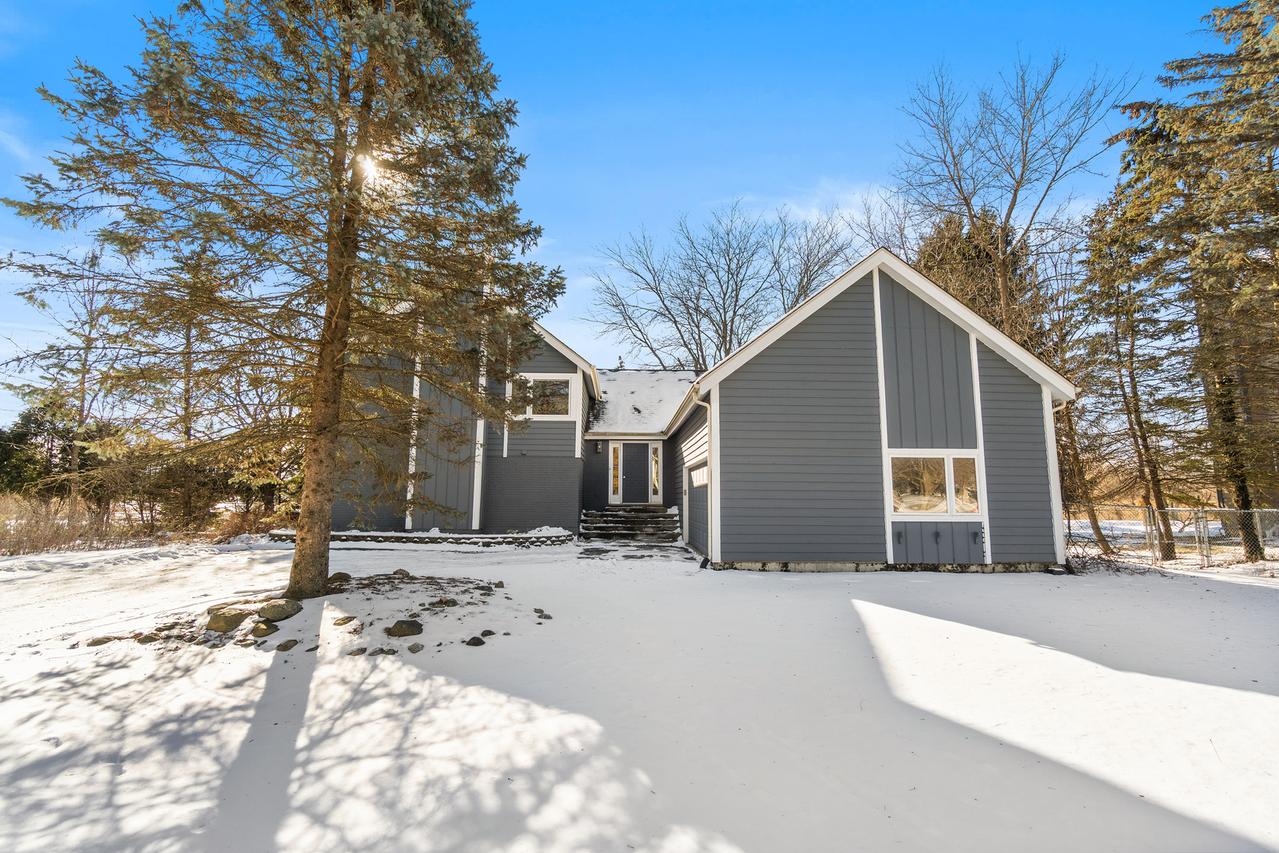 521 N Sharon Dr., Woodstock, IL 60098