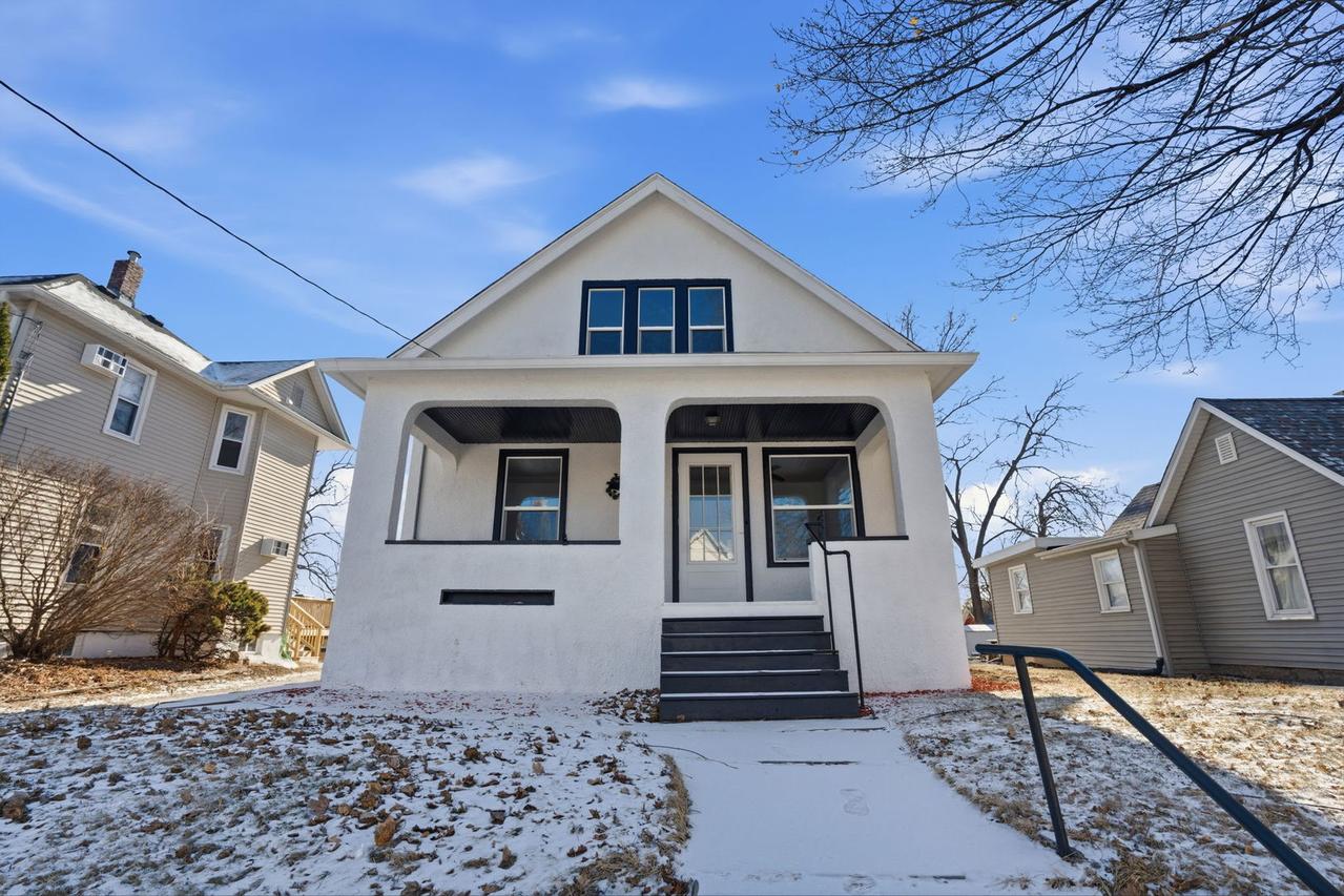 1638 20 Ave., Moline, IL 61265